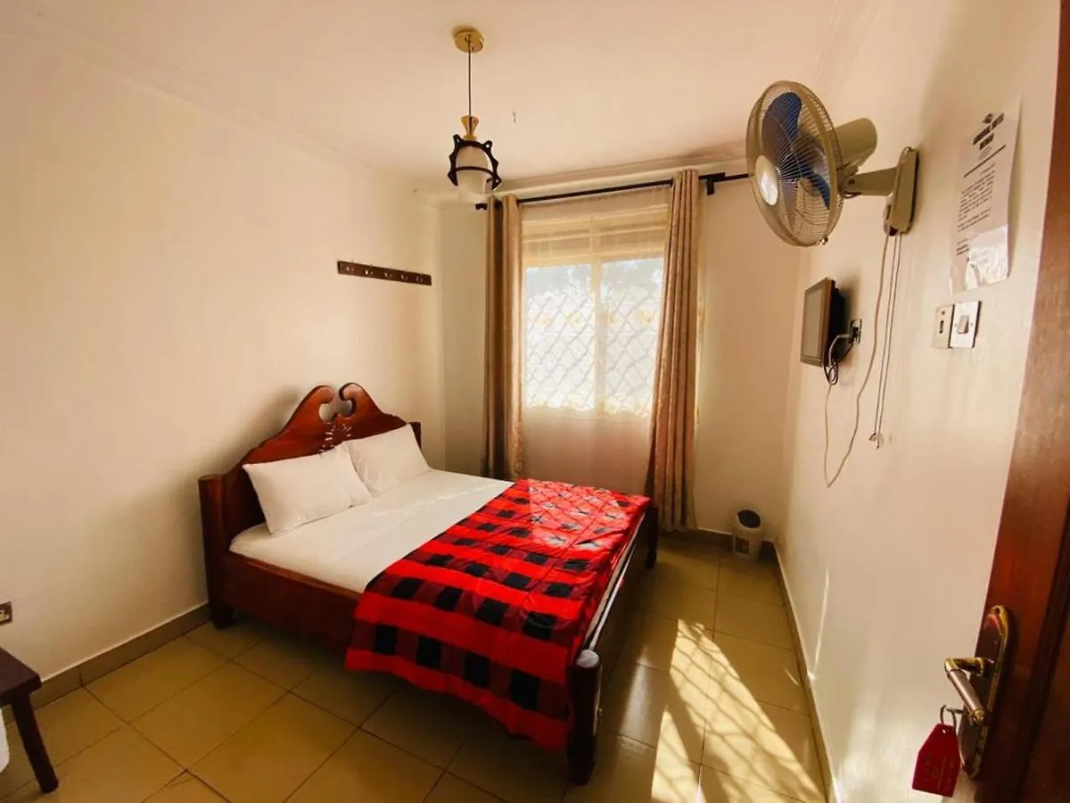 Admiral Hotel Makerere 2*,