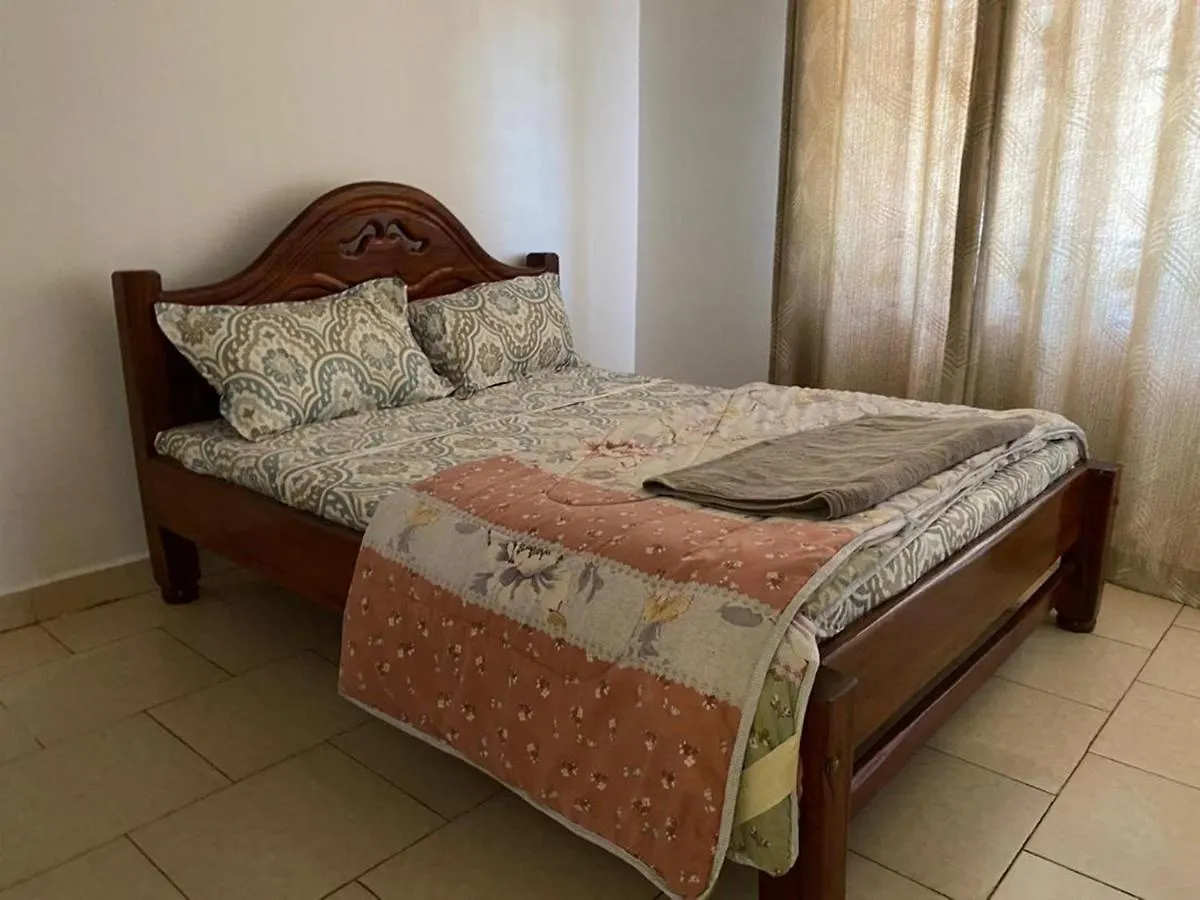 Admiral Hotel Makerere 2*,